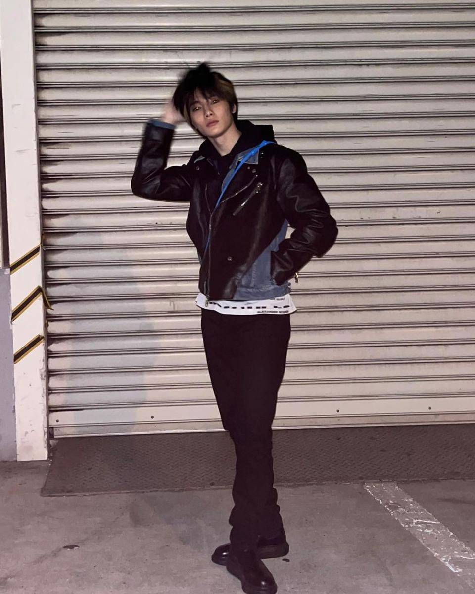 outfit hitam ala I.N Stray Kids (instagram.com/i.2.n.8)