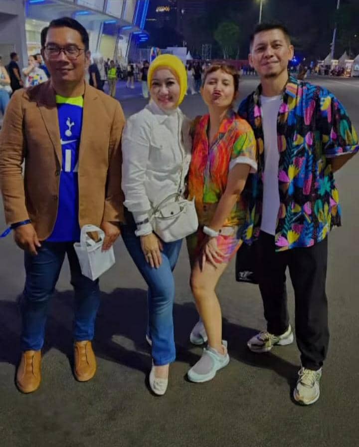 momen Ridwan Kamil nonton Coldplay bareng istri (instagram.com/ataliapr)