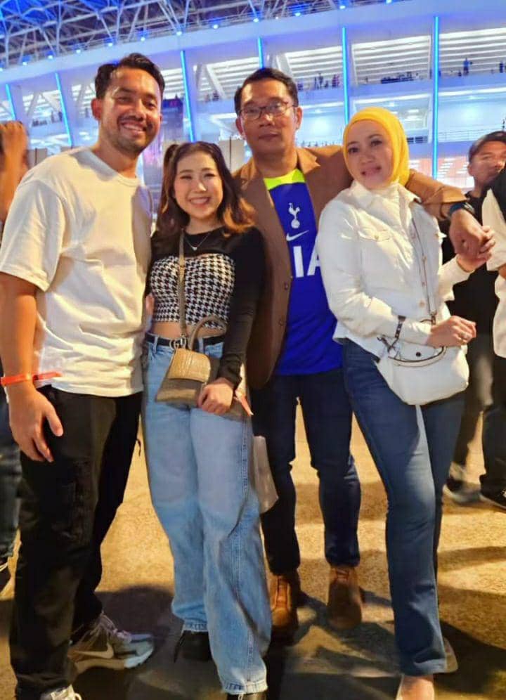 momen Ridwan Kamil nonton Coldplay bareng istri (instagram.com/ataliapr)