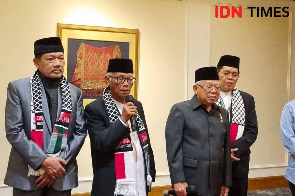 KH Anwar Iskandar mendapat anugerah Bintang Mahaputera Pratama 