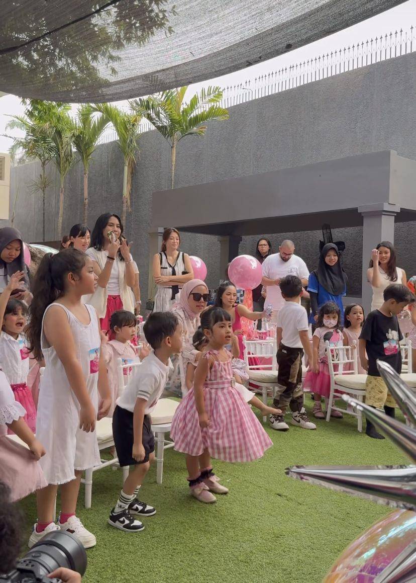 potret ulang tahun ke-4 Chava (Instagram.com/rachelvennya)