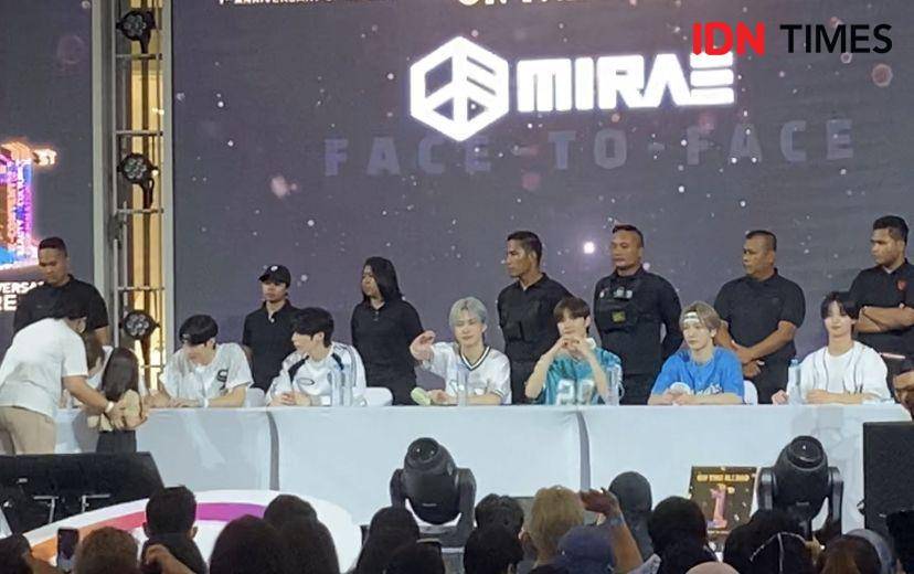 potret fan meeting dan fan signing MIRAE dan Apink di Jakarta, Sabtu (18/11/2023) (IDN Times/Rani Asnurida)
