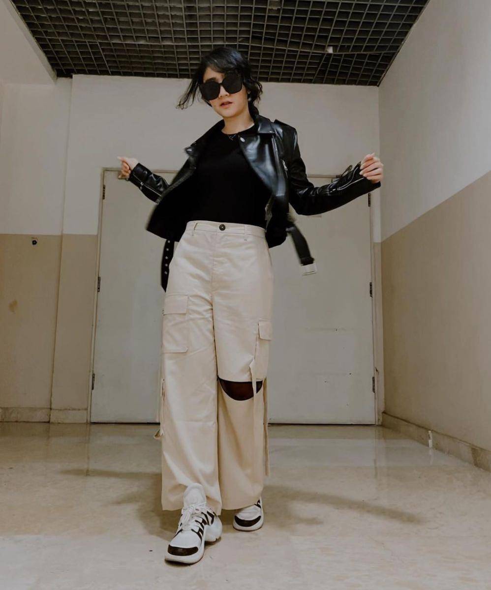 Busana kulit Febby Rastanty (instagram.com/febbyrastanty)