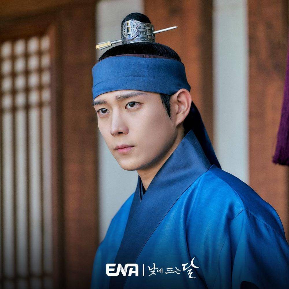 still cut Moon in the Day (instagram.com/channel.ena.d)