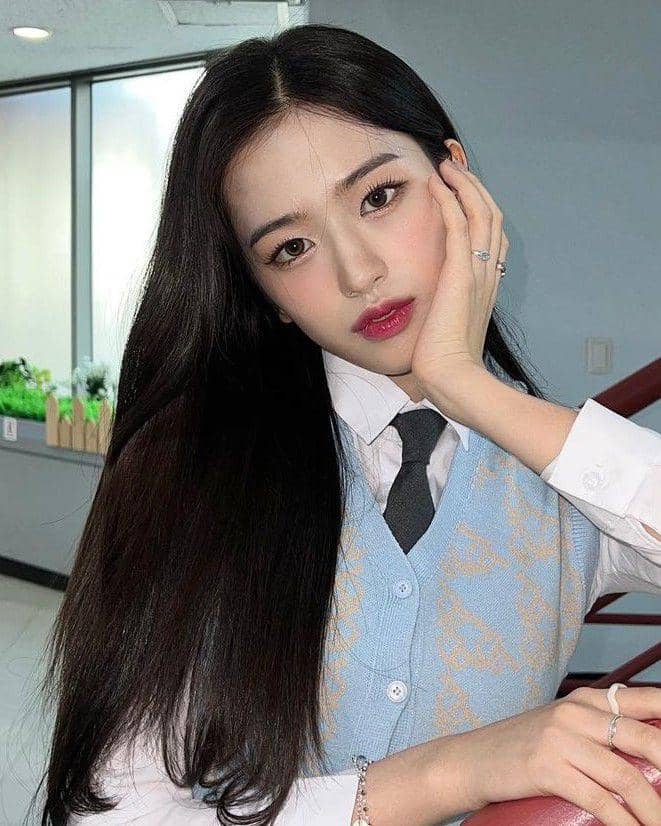 Yujin IVE (instagram.com/_yujin_an)