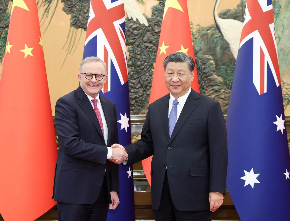 Perdana Menteri Australia Anthony Albanese (kiri) saat bertemu dengan Presiden China Xi Jinping di Beijing pada 6 November 2023. (twitter.com/SpokespersonCHN)