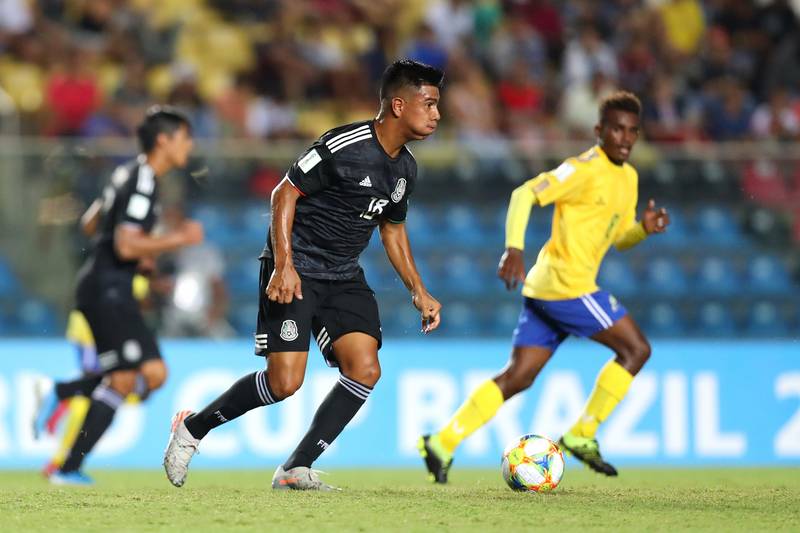 Meksiko (hitam) saat berhadapan dengan Kepulauan Solomon (kuning) di Piala Dunia U-17 2019 Brasil. (fifa.com)