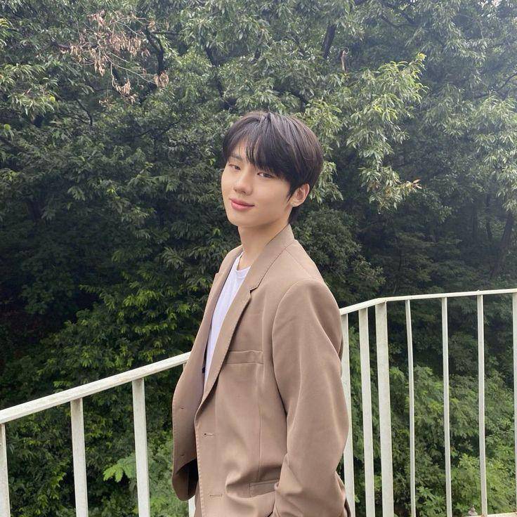 Jun Hyeok (instagram.com/official.tnx)