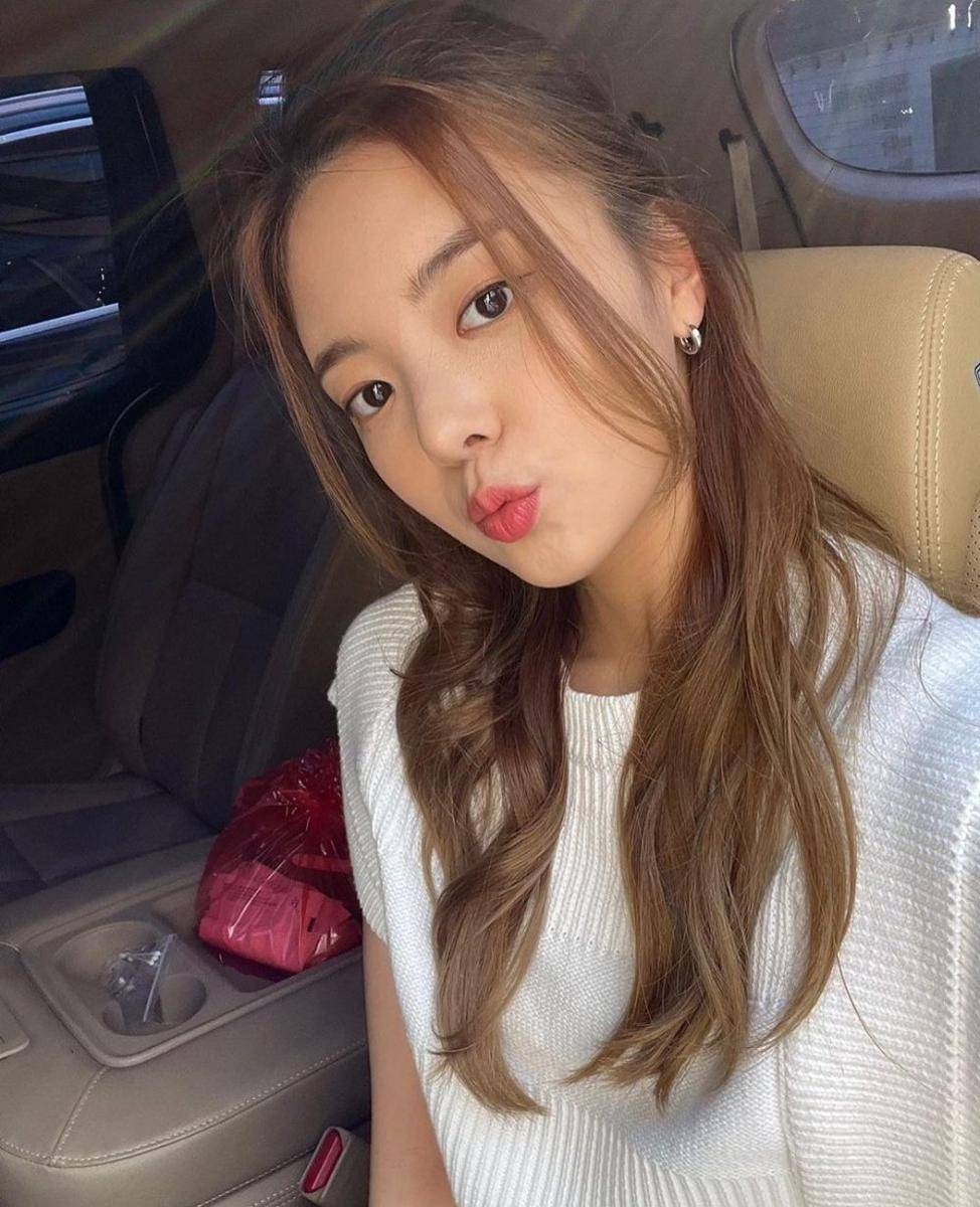 Lia (instagram.com/itzy.all.in.us)