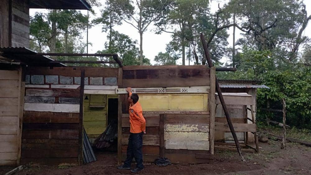 Angin Puting Beliung Rusak 4 Rumah Warga di Dempo Utara Pagar Alam