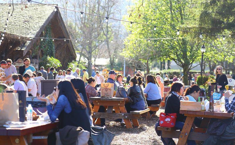 7 Restoran Keluarga Outdoor di Jakarta Terfavorit dan Nyaman