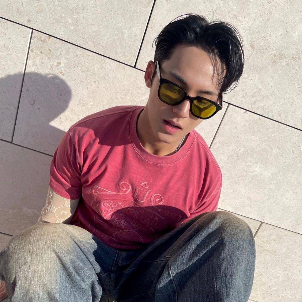 outfit pakai kacamata ala Mingyu SEVENTEEN (instagram.com/min9yu_k)
