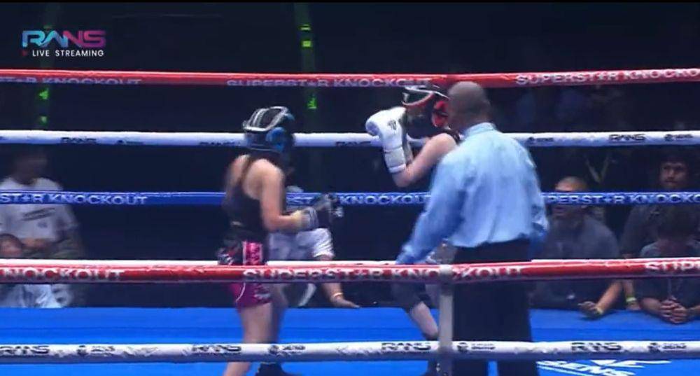 potret Adhisty Zara adu tinju vs Lula Lahfah di Superstar Knockout (youtube.com/Rans Entertainment)