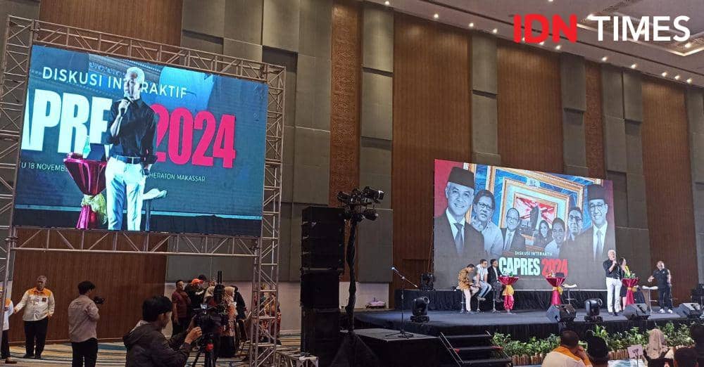 Calon presiden Ganjar Pranowo berbicara pada sarasehan IKA Universitas Negeri Makassar di Hotel Four Points di Makassar, Sabtu (18/11/2023). (IDN Times/Dahrul Amri)