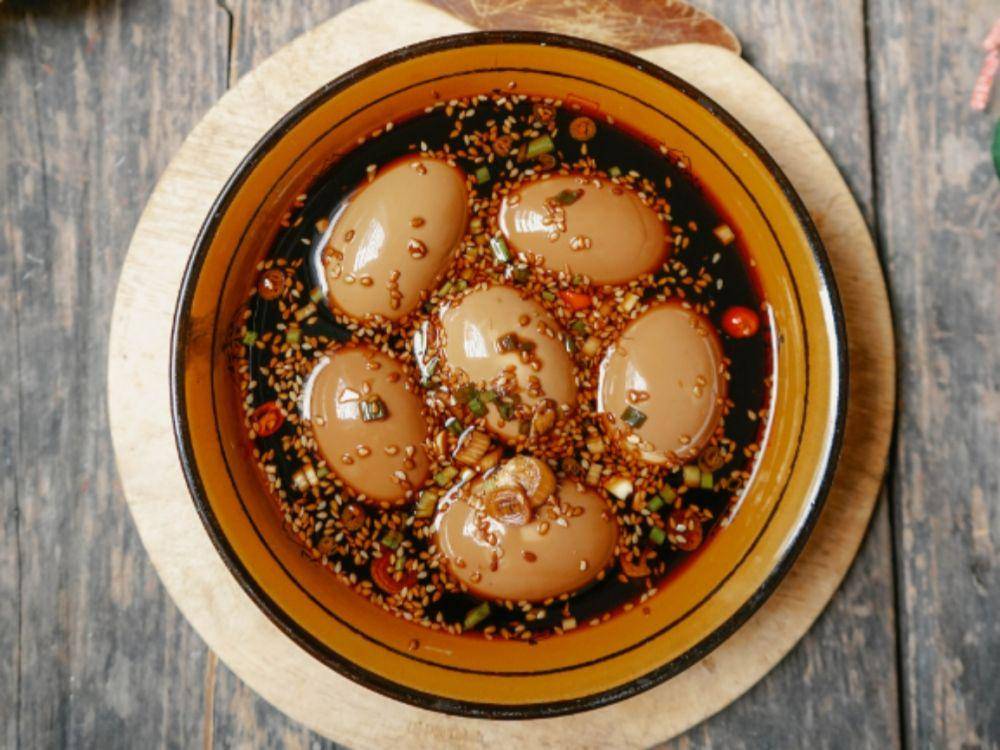 ilustrasi membuat telur ramen marinasi (unsplash.com/Chinh Le Duc)