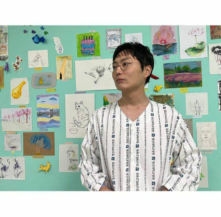 Roh Jae Won di balik layar Daily Dose of Sunshine (instagram.com/noon_company)