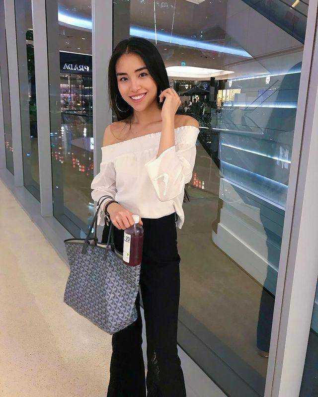 ide outfit pakai atasan putih ala Jamie Juthapich (instagram.com/jamiejuthapich)