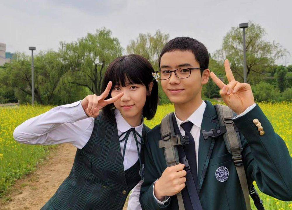 Lee Re dan Moon Woo Jin di drama Castaway Diva (instagram.com/leere0312)