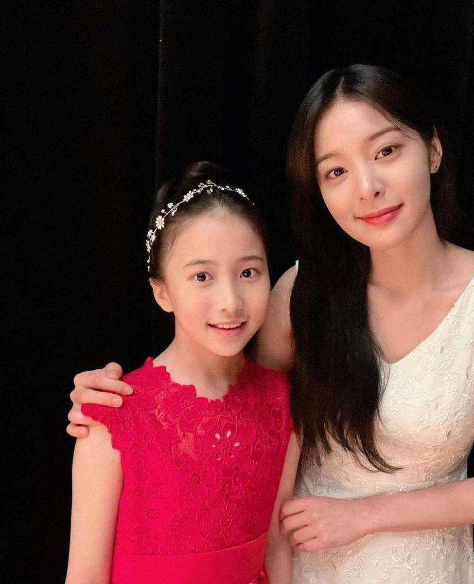 Moon Seo Yeon dan Seol In Ah di drama Twinkling Watermelon (instagram.com/lovely_youn12)