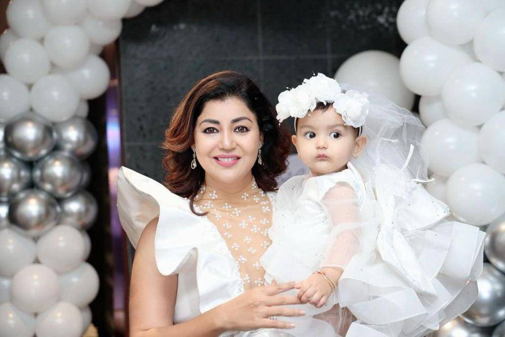ultah Divisha Choudhary (instagram.com/debinabon)