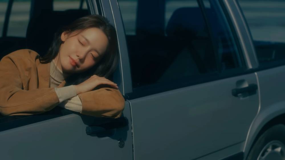 Yoona di MV "Knock" (youtube.com/@INTERPARKentertainment)