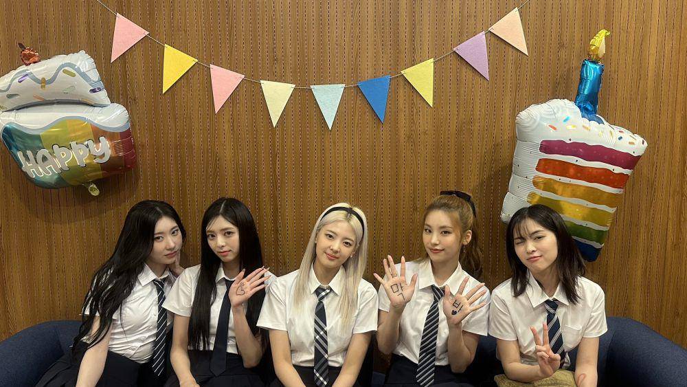 ITZY (twitter.com/ITZYofficial)