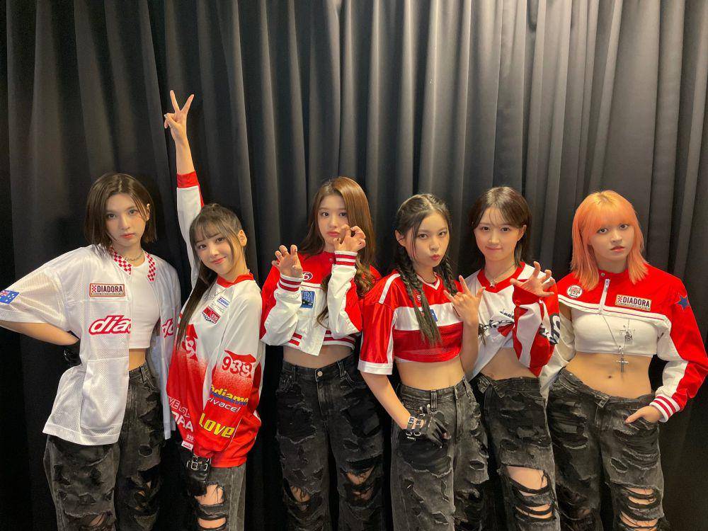 NMIXX (twitter.com/NMIXX_official)