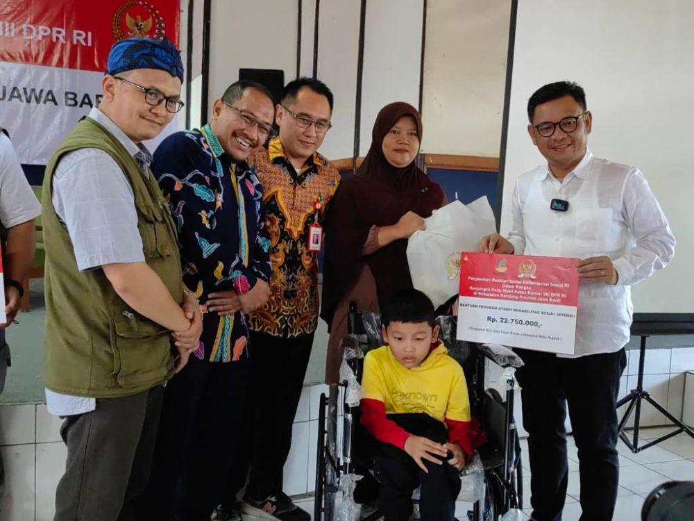 Wakil Ketua Komisi VIII DPR Salurkan Bansos Rp202 Miliar di Soreang