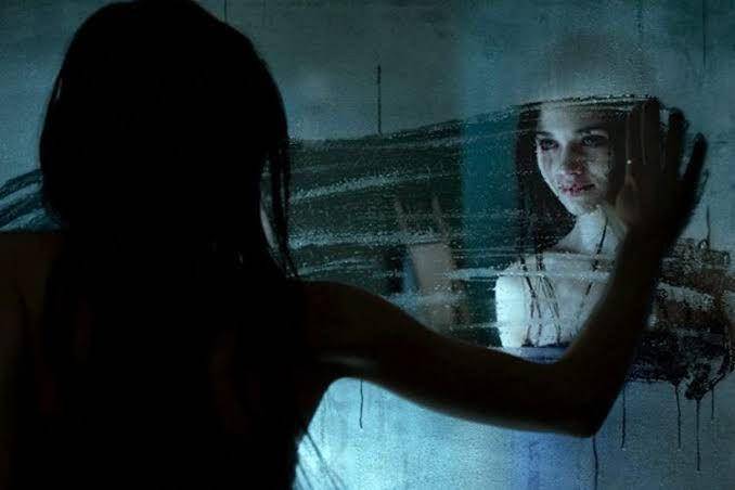 5 Rekomendasi Film Horor dengan Teror Lewat Cermin, Bikin Parno!