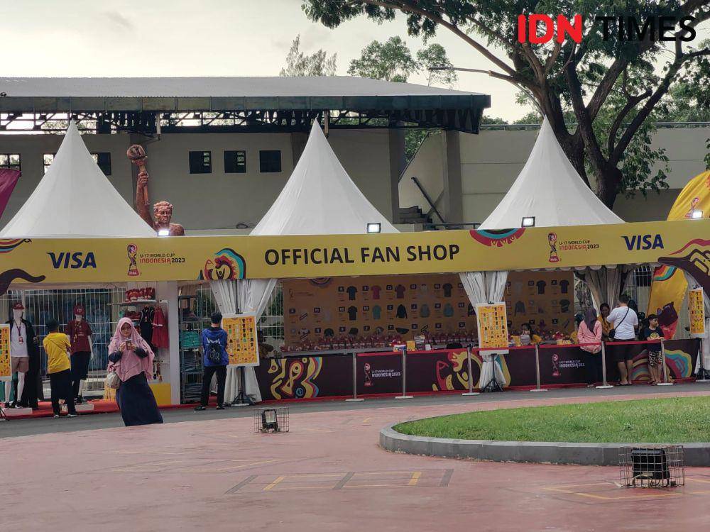Merchandise Piala Dunia U17. (IDN Times/Larasati Rey)