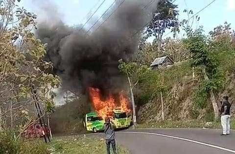 Pulang dari Telaga Sarangan, Elf Wisatawan Ponorogo Ludes Terbakar