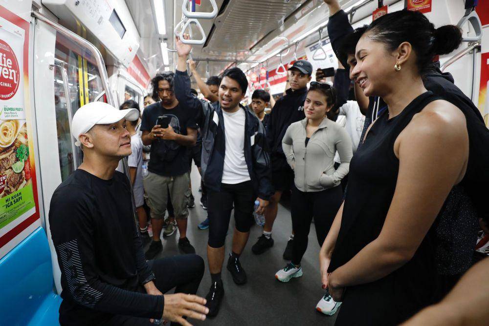 Ganjar Pranowo menyerap aspirasi dari artis dan influencer saat naik Mass Rapid Transit (MRT), dari Senayan ke Bundaran HI, Jakarta Pusat (IDN Times/Istimewa)