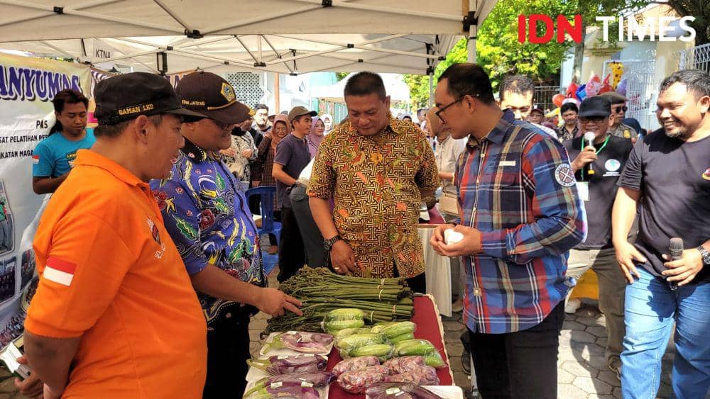 Manfaat pasar tani pertumbuhan ekonomi nyata, Minggu (19/11/2023).(IDN Times/Parsito).