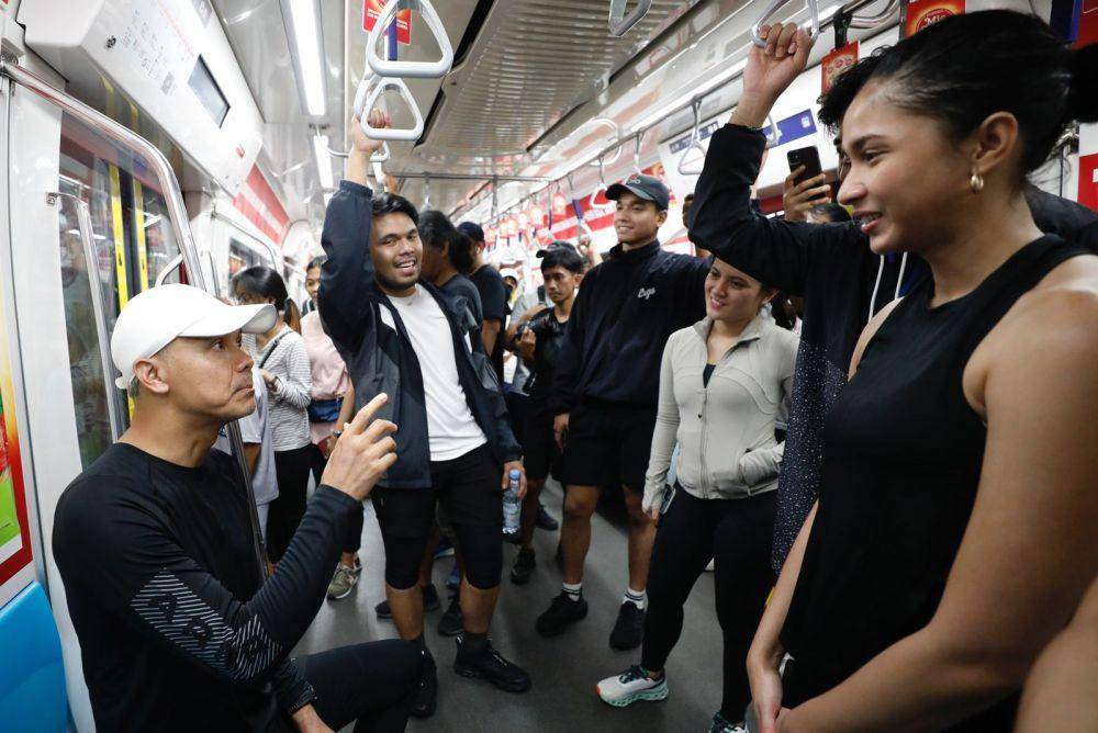 Ganjar Pranowo menyerap aspirasi dari artis dan influencer saat naik Mass Rapid Transit (MRT), dari Senayan ke Bundaran HI, Jakarta Pusat (IDN Times/Istimewa)