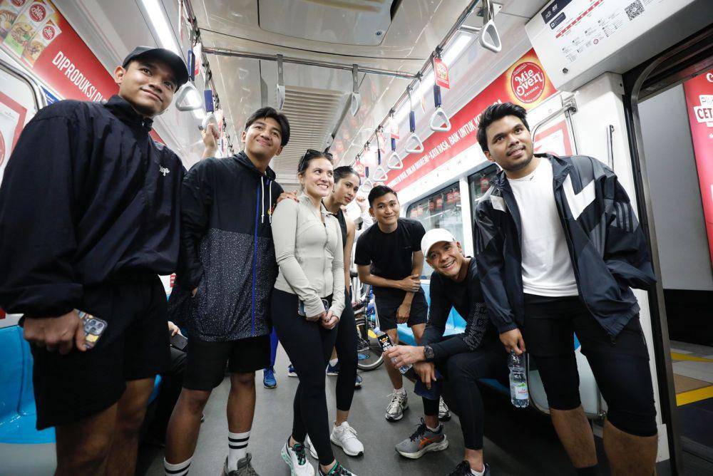 Ganjar Pranowo menyerap aspirasi dari artis dan influencer saat naik Mass Rapid Transit (MRT), dari Senayan ke Bundaran HI, Jakarta Pusat (IDN Times/Istimewa)