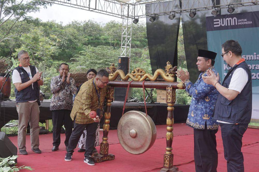 Sebanyak 17 perusahaan BUMN termasuk PT Pegadaian meresmikan program Tanggung Jawab Sosial dan Lingkungan (TJSL) untuk meningkatkan sektor pariwisata dan mendorong UMKM naik kelas di Kabupaten Temanggung, Jawa Tengah pada Jumat (17/11). (Dok. Pegadaian)