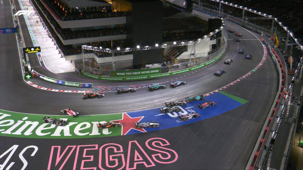 salah satu momen pada lap pertama Formula 1 GP Las Vegas 2023 (twitter.com/F1)