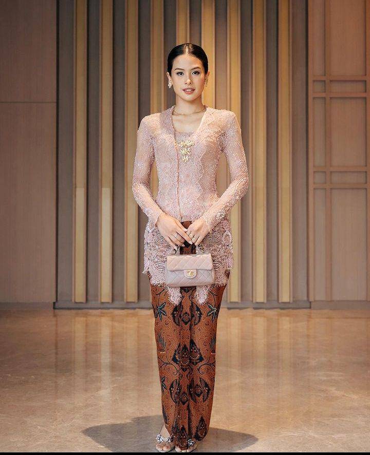Maudy ayunda jadi bridesmaid (Instagram.com/maudyayunda)