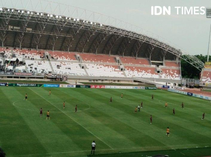 Laga Sriwijaya FC di Stadion GSJ Palembang (IDN Times/Feny Maulia Agustin)