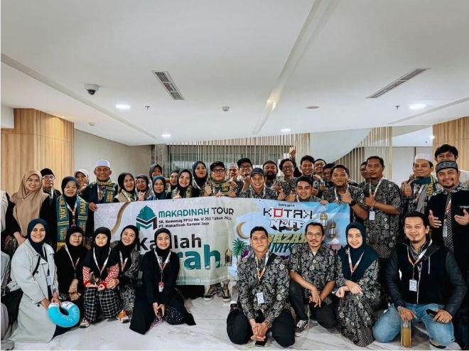 7 Potret Band Kotak dan Naff Tampil di Jeddah, Sekalian Umrah!