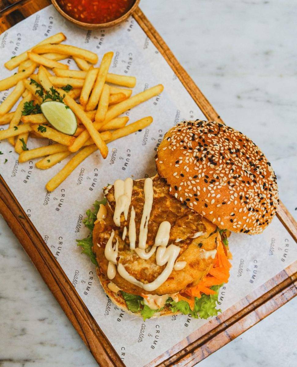 potret menu di Crumb and Coaster (instagram.com/crumbandcoaster)