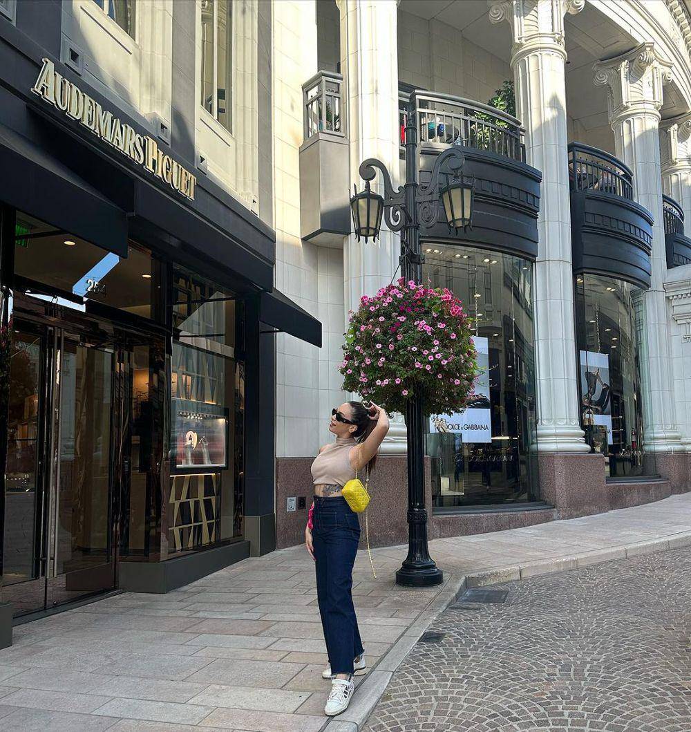 OOTD liburan ala Violenzia Jeanette (instagram.com/violenziajean)