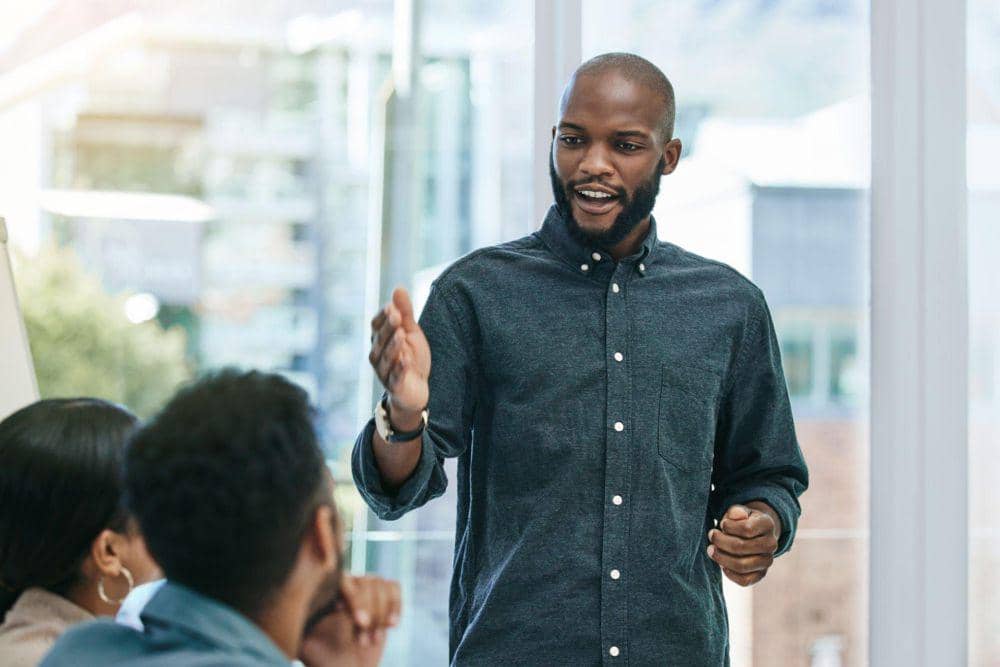 5 Tips Meningkatkan Komunikasi agar Lebih Atraktif, Terapkan Bro!