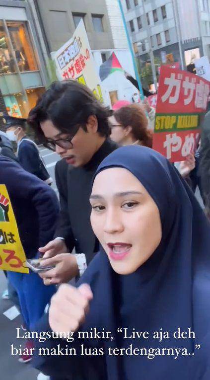 potret Zaskia Adya Mecca ikut aksi bela Palestina di Jepang (instagram.com/zaskiadyamecca)