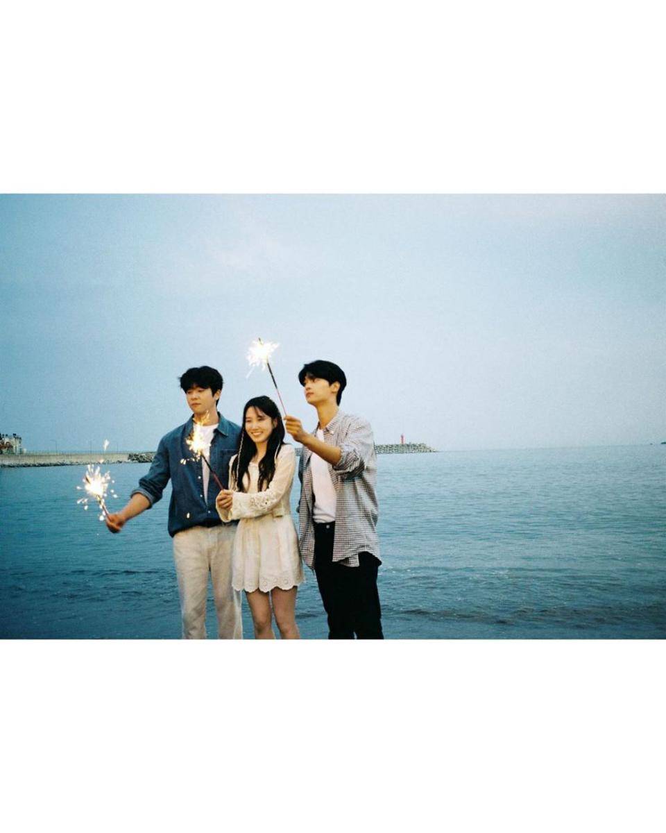 Potret di balik layar Castaway Diva (instagram.com/achahakyeon)