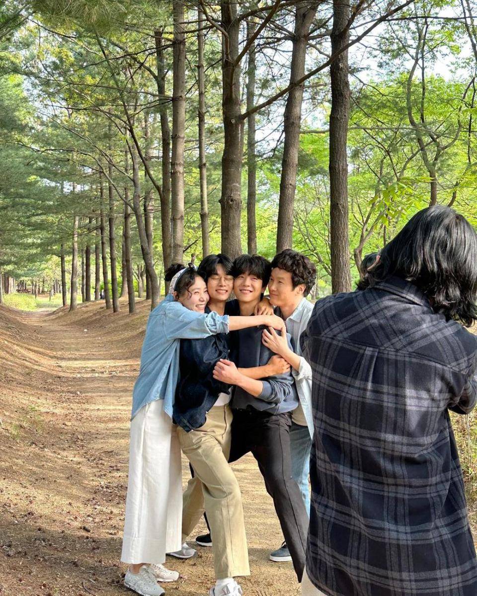 Potret di balik layar Castaway Diva (instagram.com/achahakyeon)