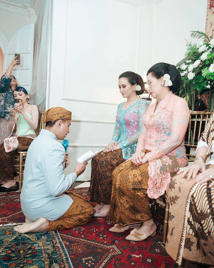 potret upacara langkahan adik Ayushita (instagram.com/ayushita)