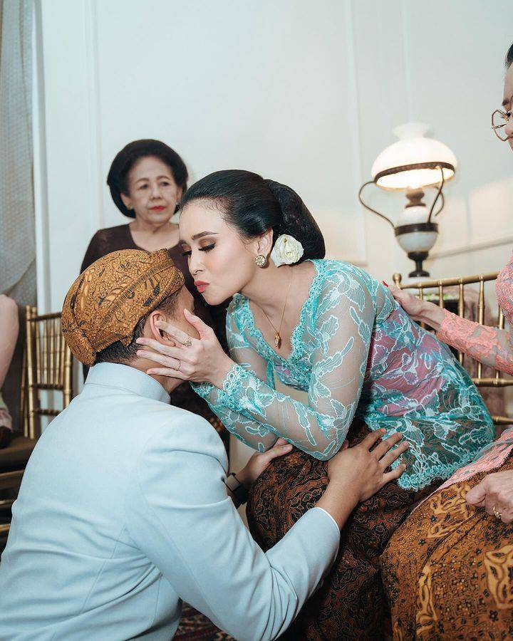 potret upacara langkahan adik Ayushita (instagram.com/ayushita)