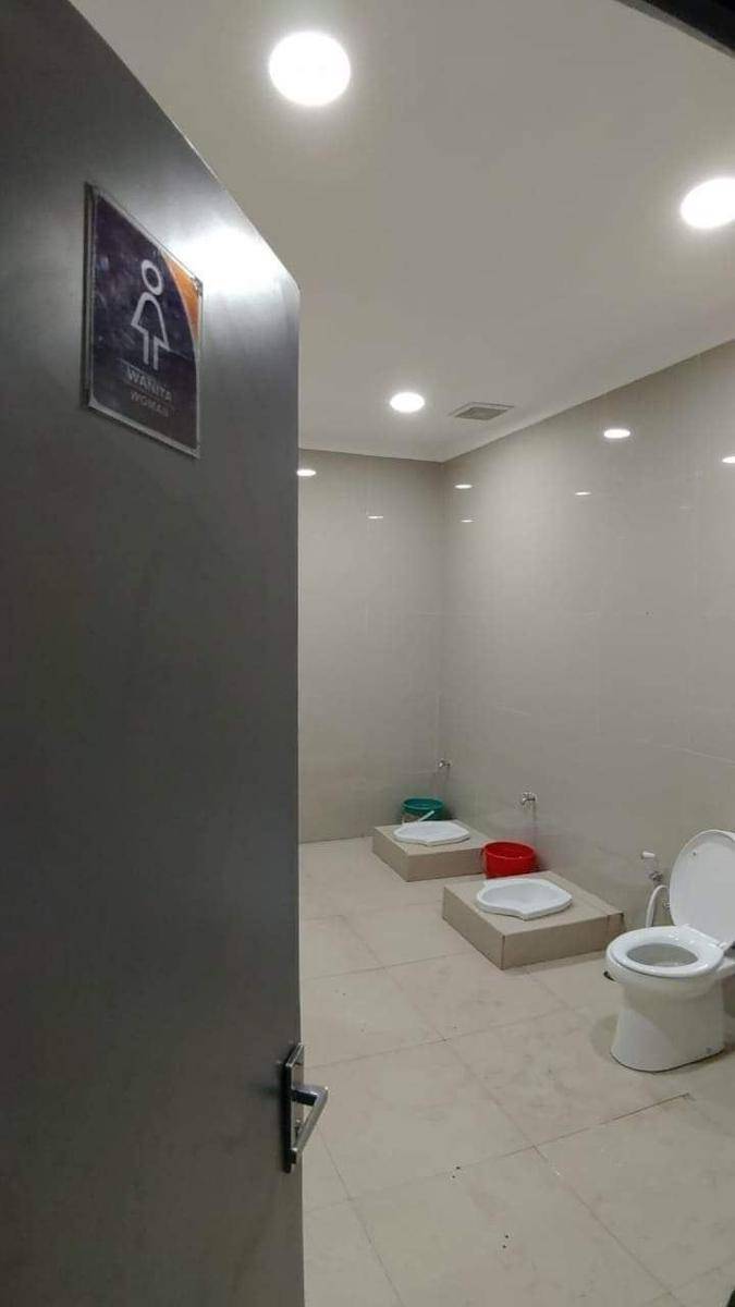 potret WC jongkok bentuk paling kocak (reddit.com/user/canderinos)