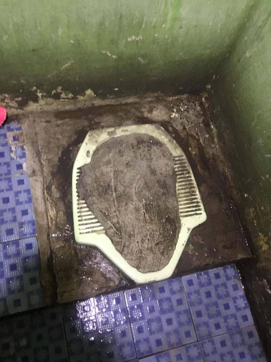 potret WC jongkok bentuk paling kocak (reddit.com/user/jhojosua9)